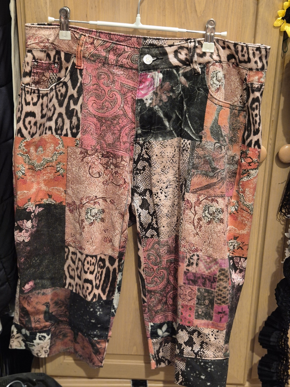 Patchwork-Print Cropped Capris in Multi-Color - Picture 2 of 2